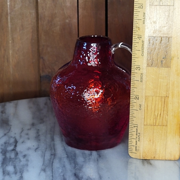 Elegant Red Glass Vase - Picture 12 of 16